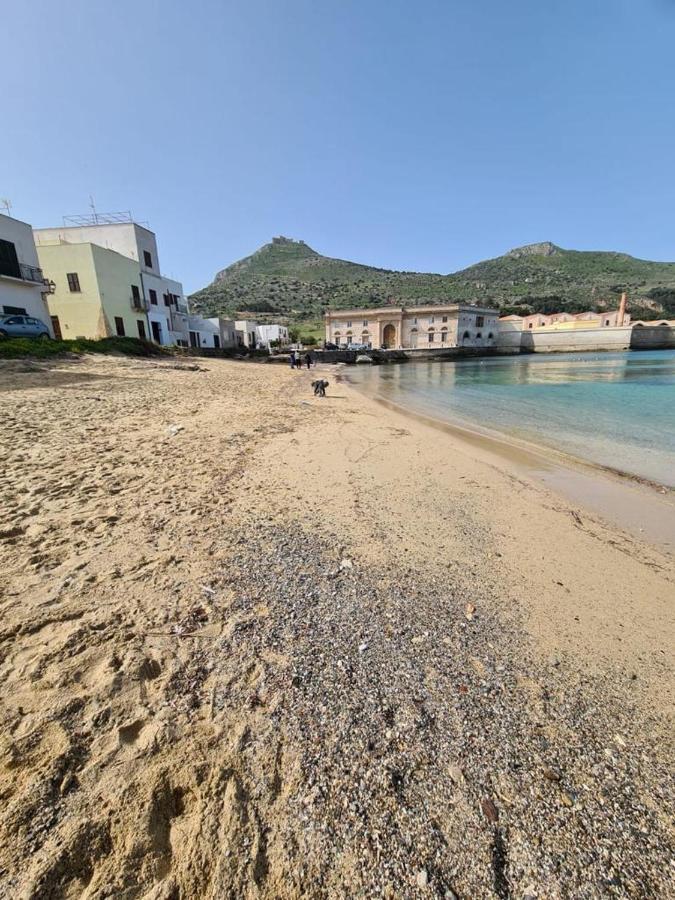 A Due Passi Dal Mare Apartment Favignana Bagian luar foto